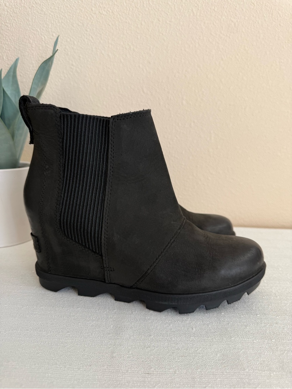 SOREL Women’s Black Hidden Wedge Chelsea Boot
